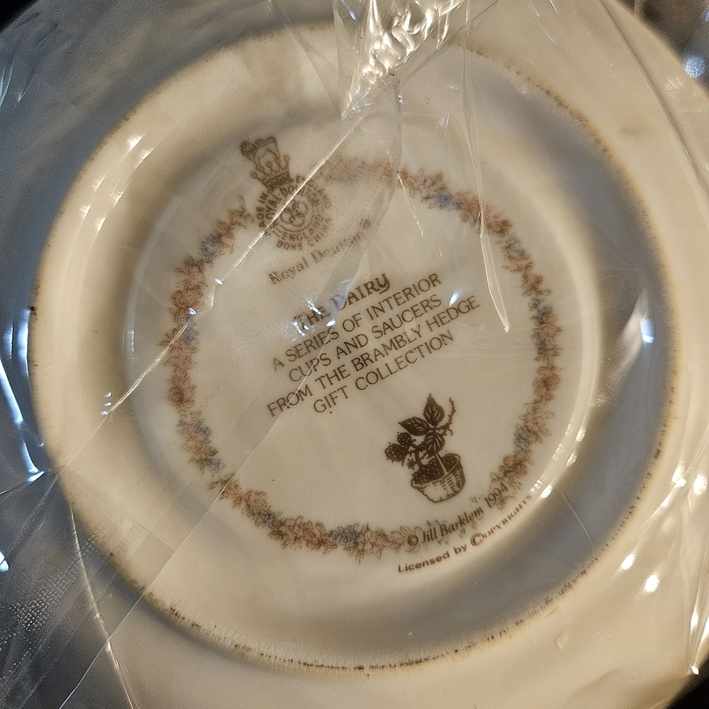 Charming Floral Teacup and Saucer Set - Picture 2 of 2